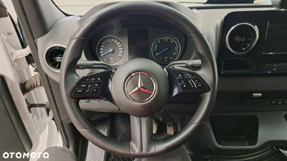 Mercedes-Benz Sprinter - 11