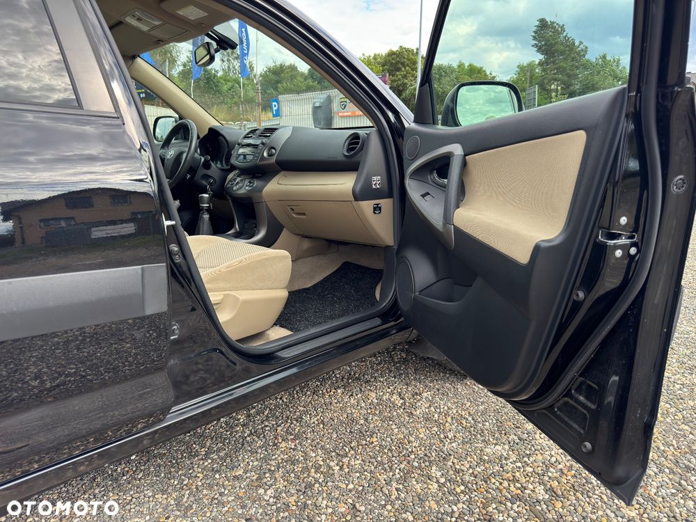 Toyota RAV4 2.2 D-4D Sol - 32