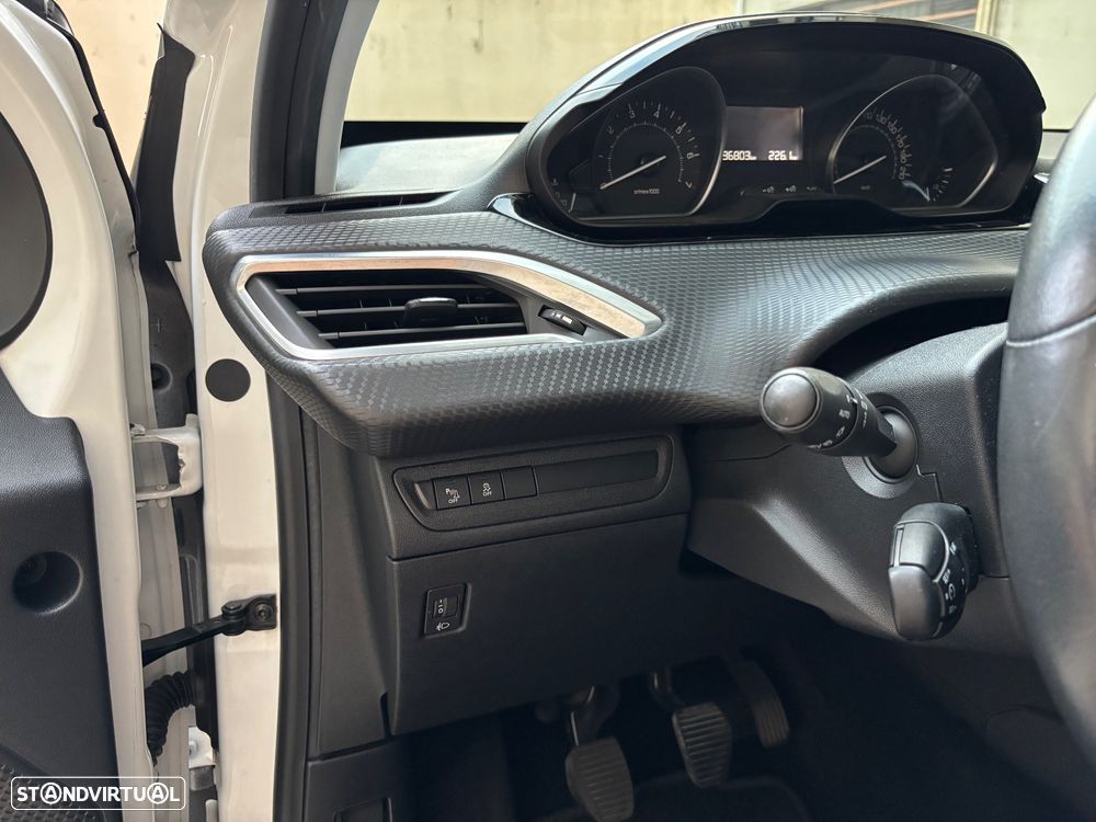 Peugeot 208 1.2 PureTech Style - 21