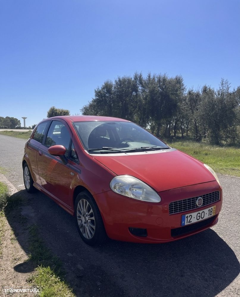 Fiat Grande Punto ver-1-2-redbull-blue-elements - 1