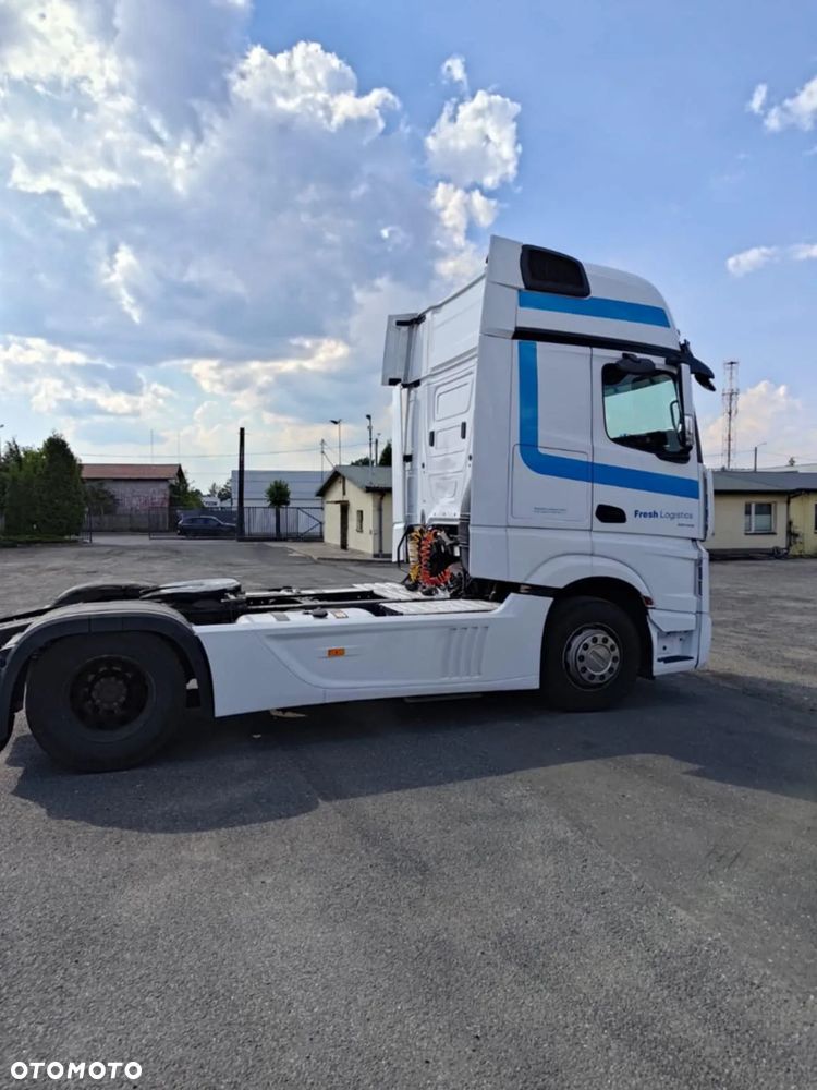 Mercedes-Benz Actros MP4 - 3
