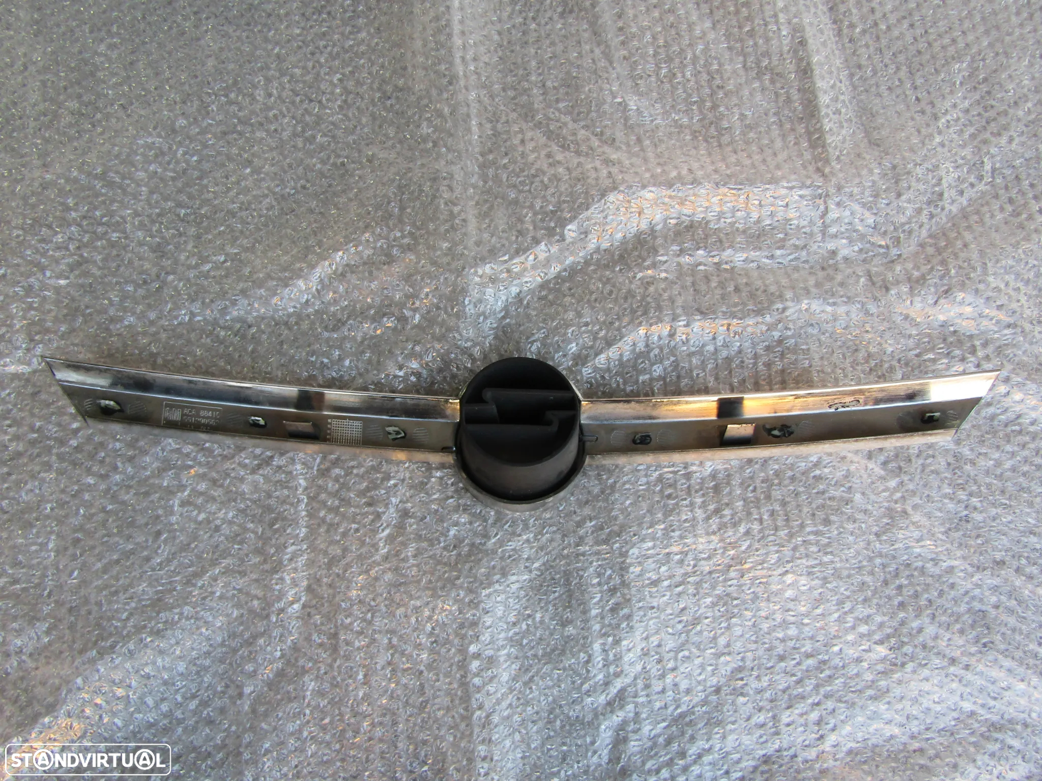 Friso emblema cromado de para-choques OPEL CORSA C ano 2005 Original - 4