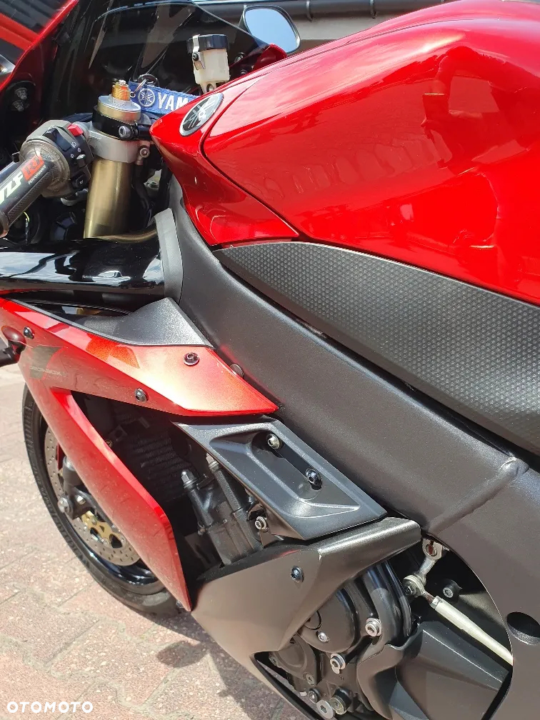 Yamaha R1 - 7