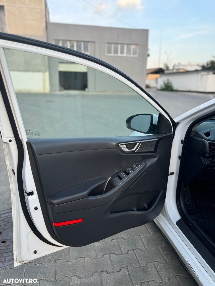 Hyundai IONIQ - 13