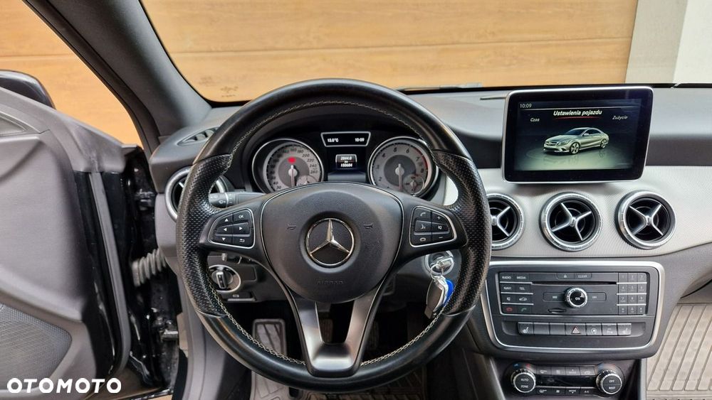 Mercedes-Benz CLA - 26