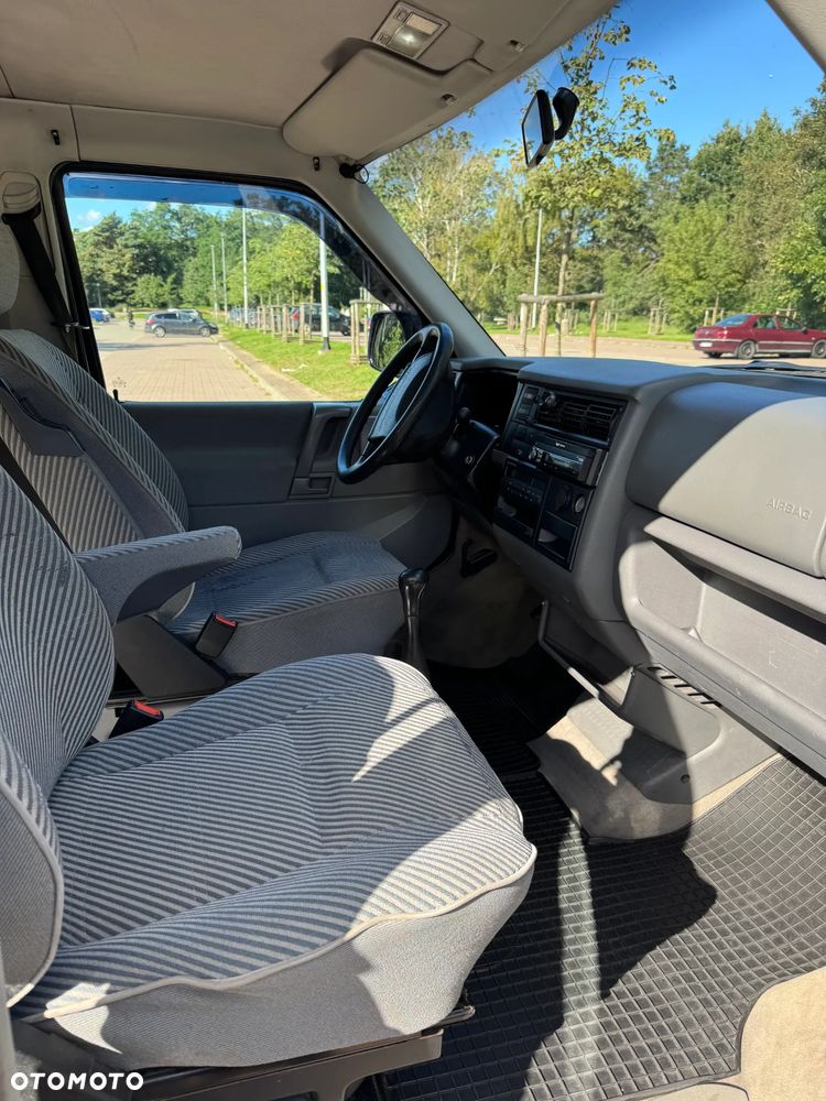 Volkswagen Multivan - 31