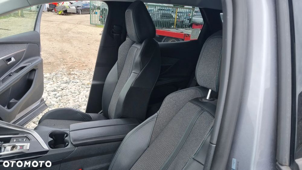 Peugeot 3008 BlueHDi 130 Stop & Start EAT8 Allure - 29