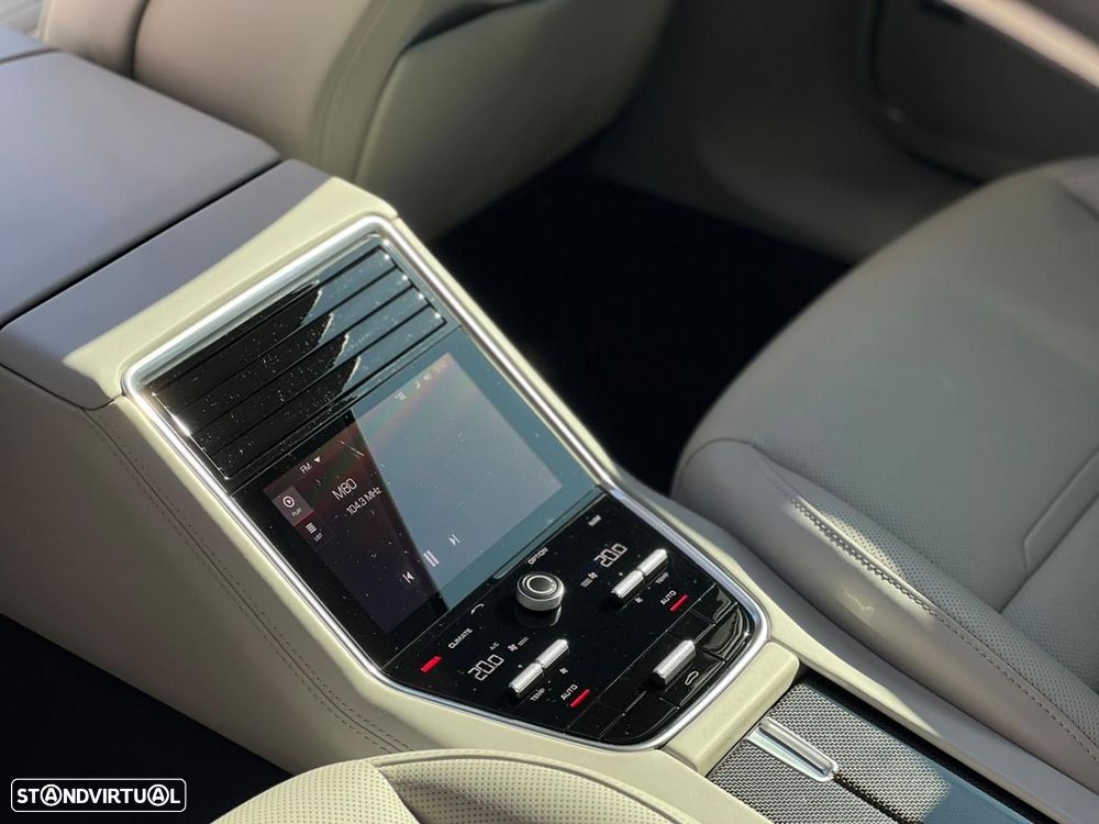 Porsche Panamera 4 E-Hybrid - 8