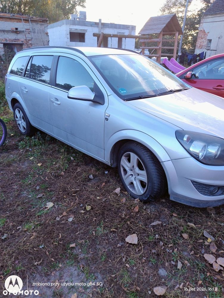 Opel Astra 2010 photo 2