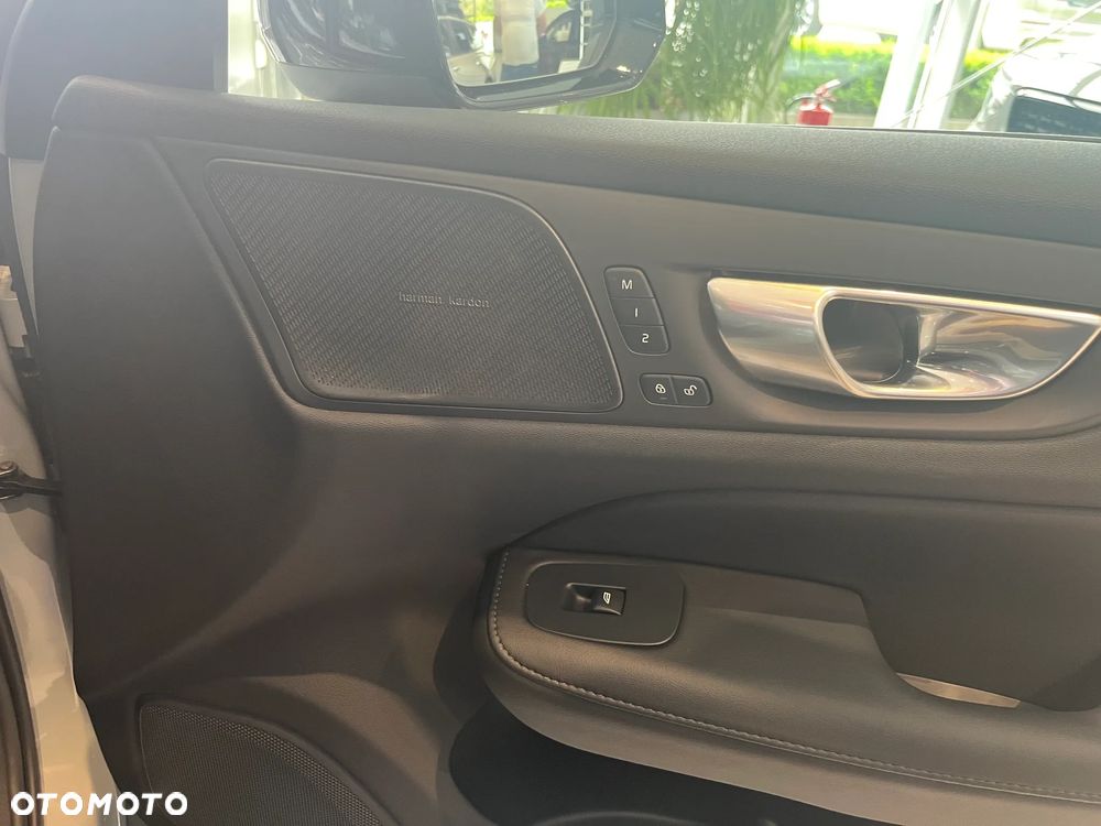 Volvo V60 B4 B Plus Dark - 15