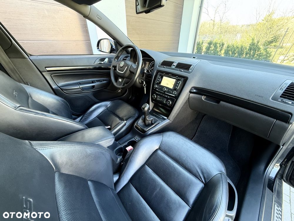 Skoda Octavia 2.0 TSI RS - 25