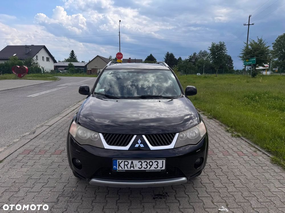 Mitsubishi Outlander - 1