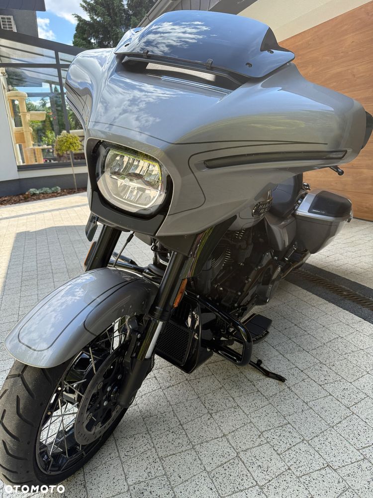 Harley-Davidson CVO Street Glide - 4