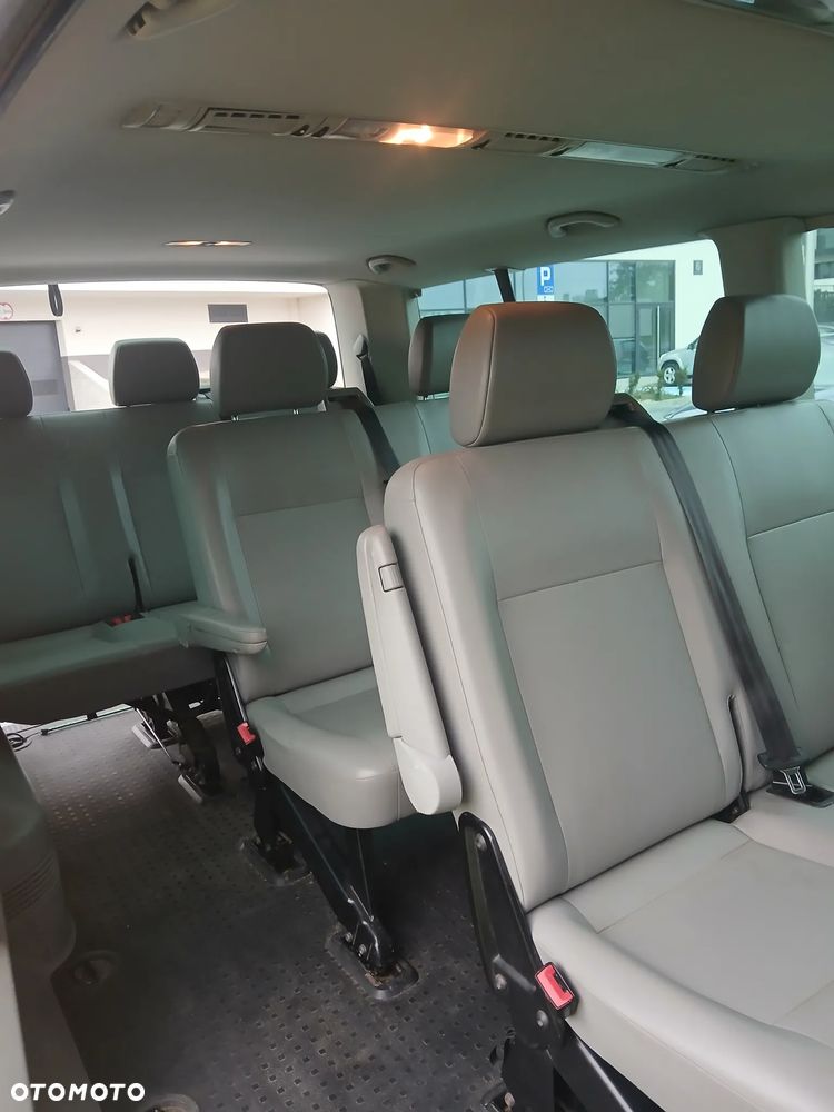 Volkswagen Caravelle - 11
