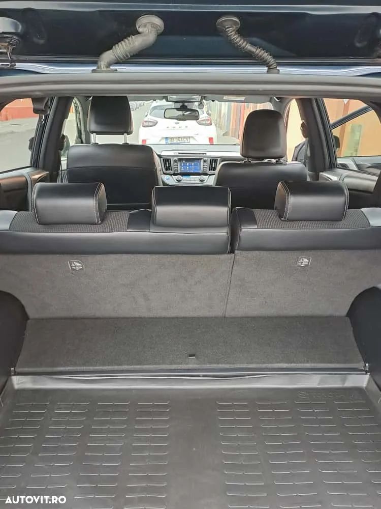 Toyota RAV4 - 10