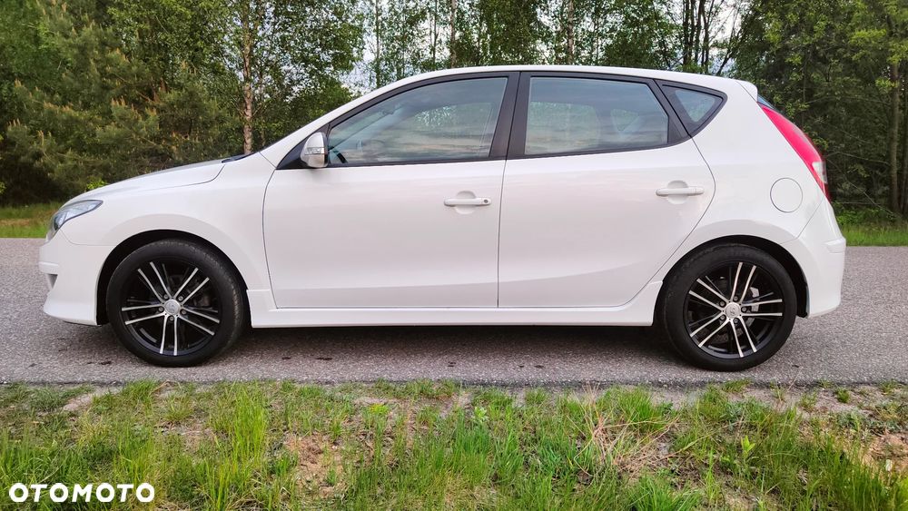 Hyundai i30 1.6 CRDi FIFA WM Edition - 2