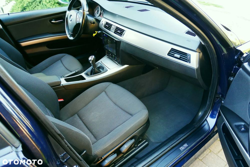 BMW Seria 3 318d - 16