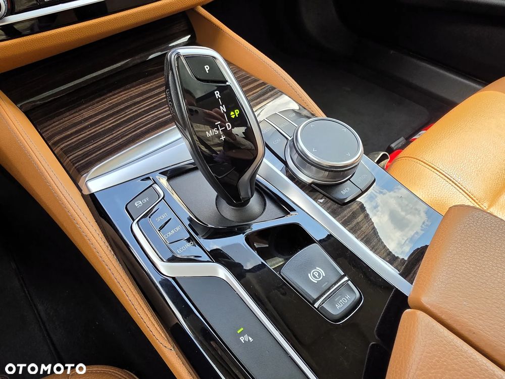 BMW Seria 5 520d xDrive Luxury Line sport - 29