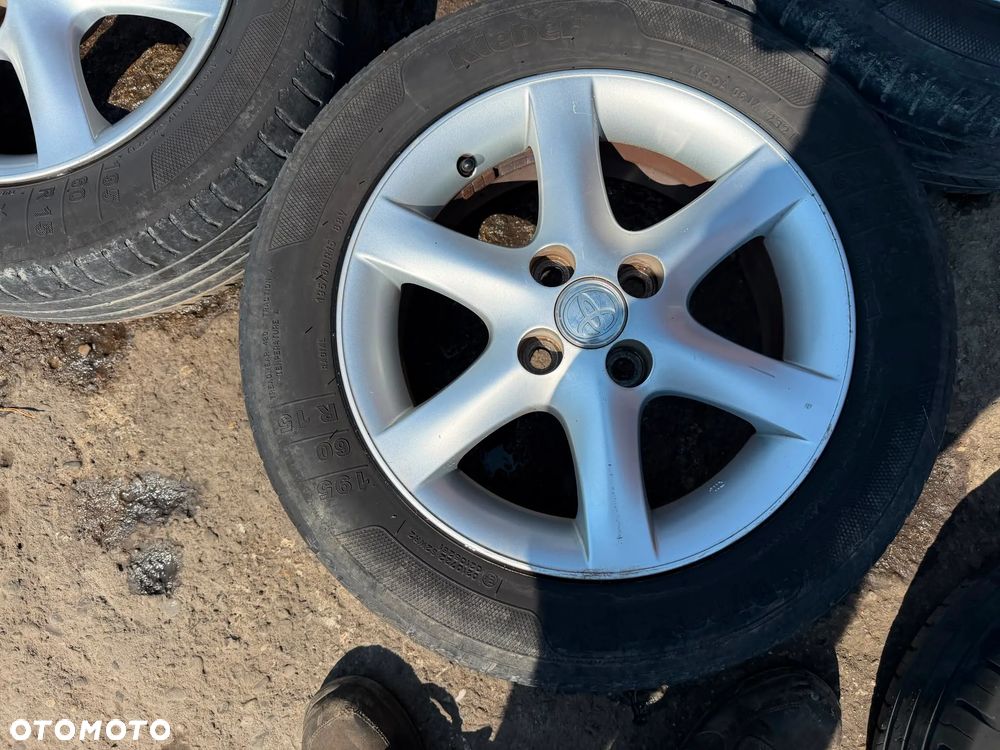 Felgi 15' koła Toyota Corolla E12 Yaris II 4x100 15x6J ET45 centr 54,1 - 3