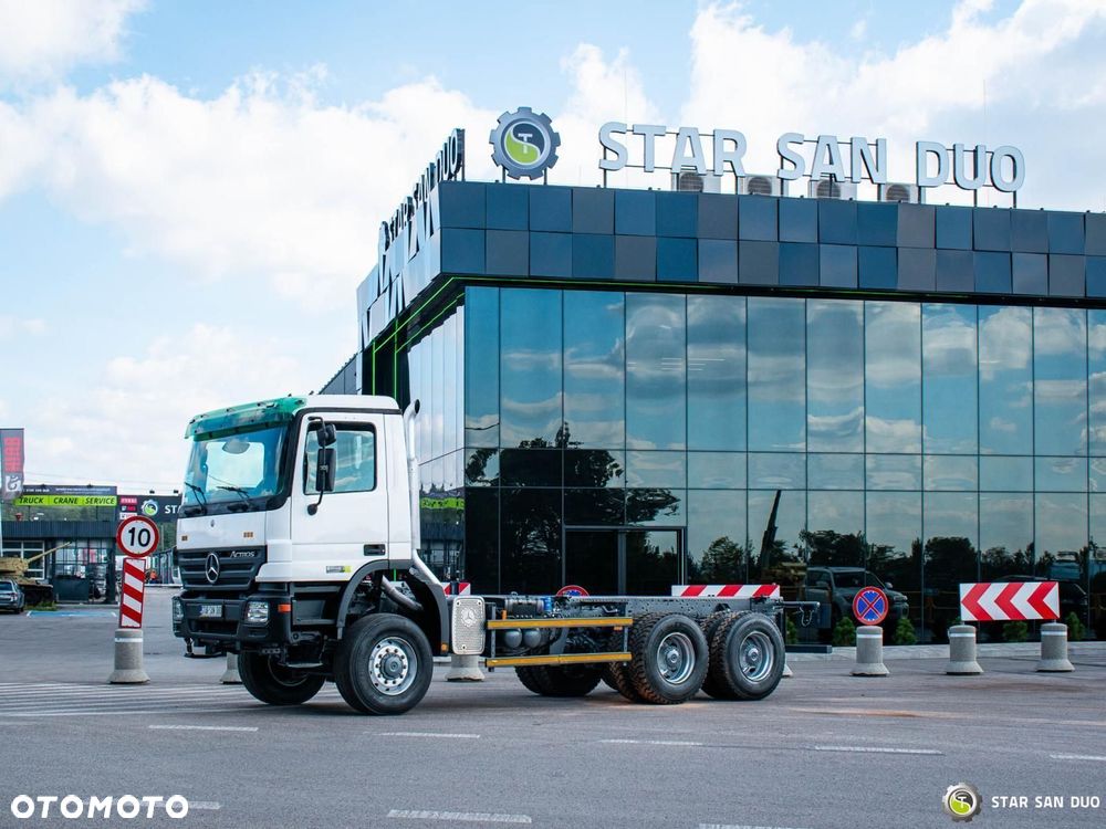 Mercedes-Benz 3332 AK 6x6 podwozie pod zabudowę - 6