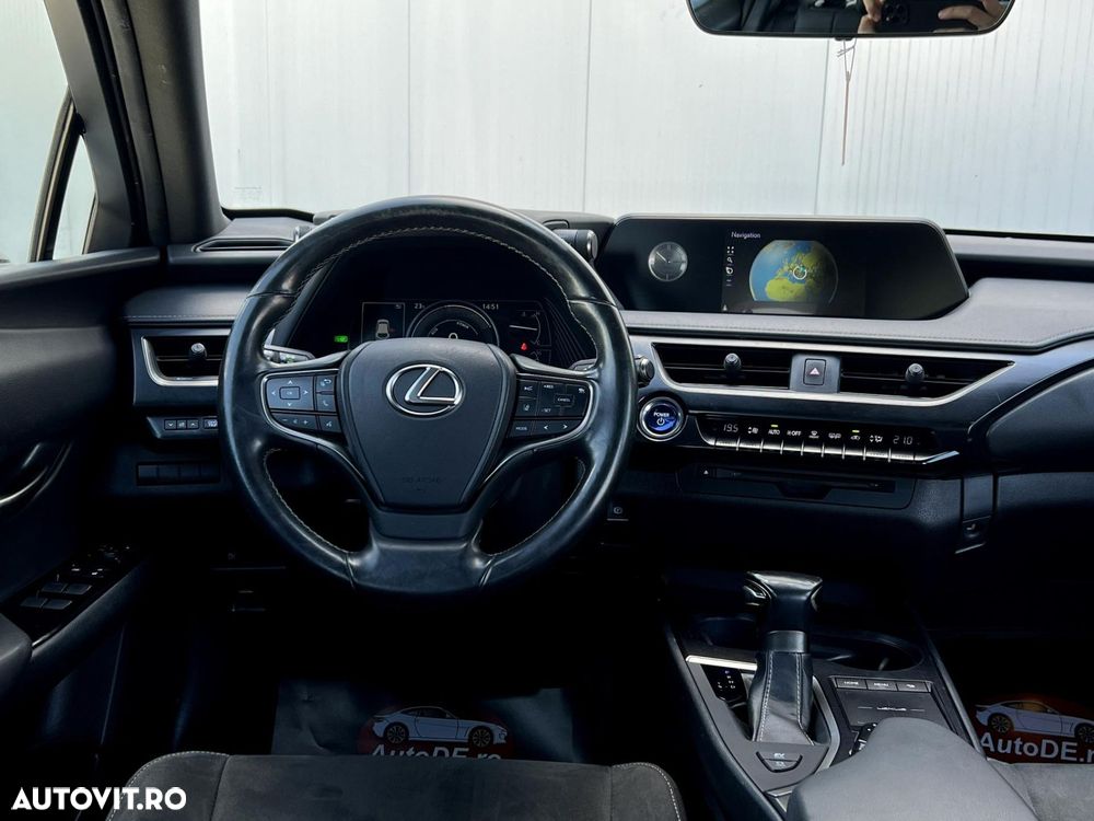 Lexus UX - 10