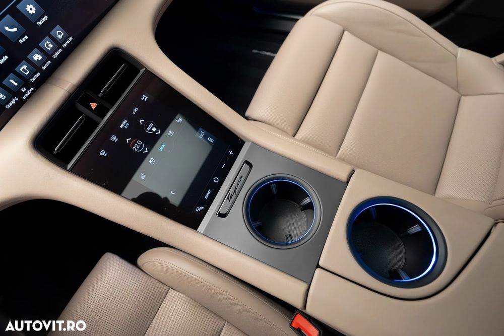 Porsche Taycan - 21