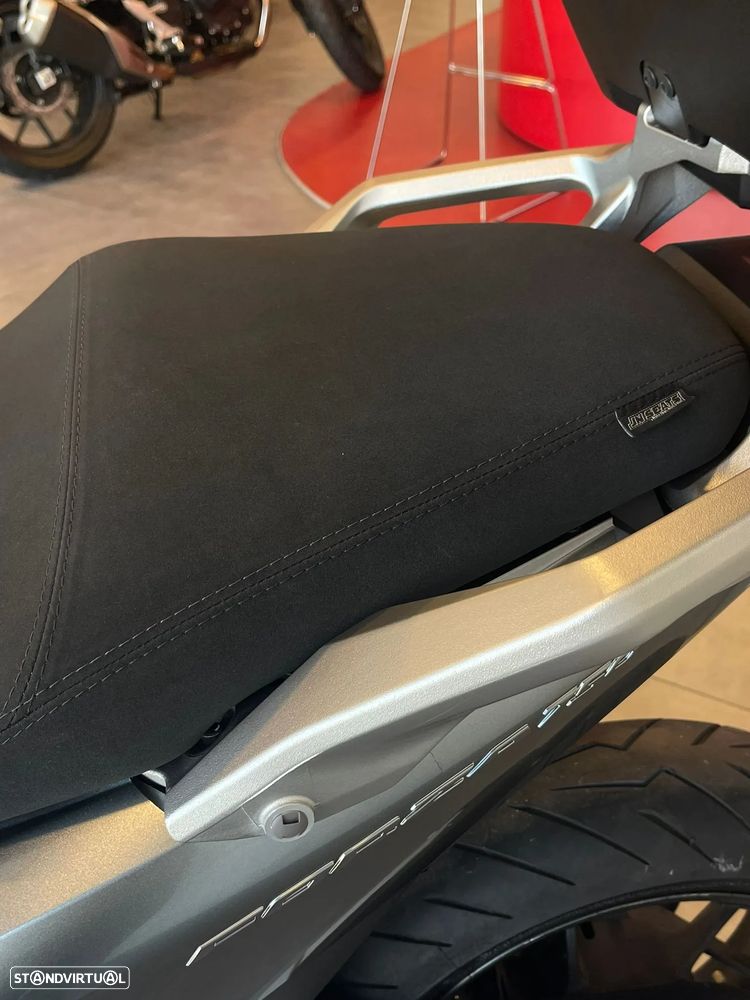 Honda Forza 750 - 4