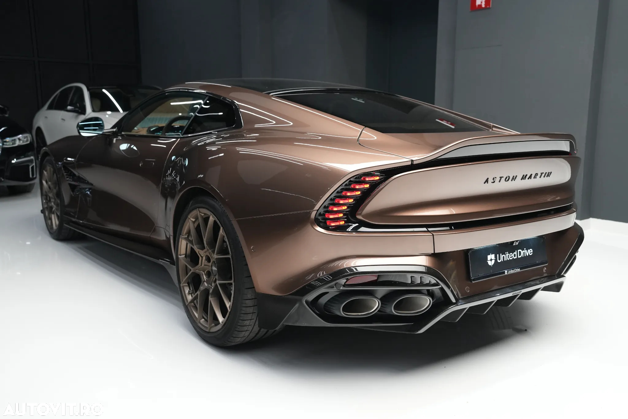 Aston Martin Vanquish - 31