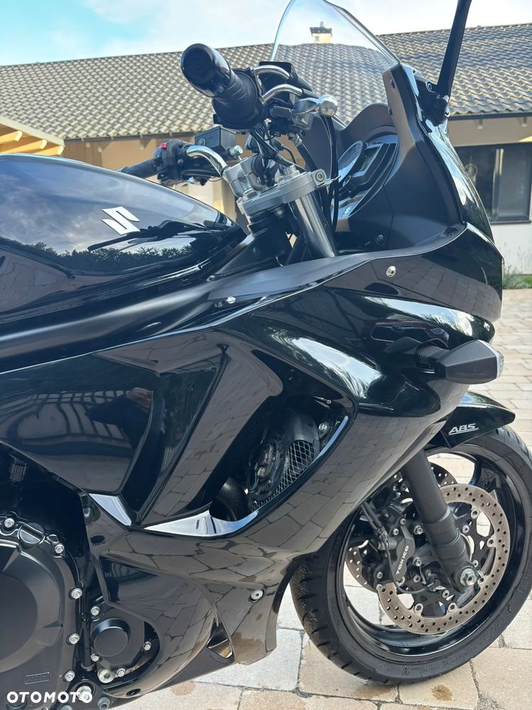 Suzuki GSX - 13