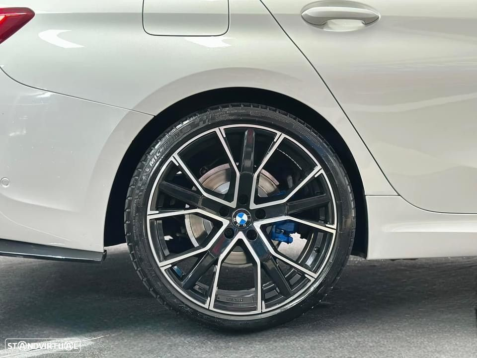 BMW 318 d Touring Pack Desportivo M Auto - 22