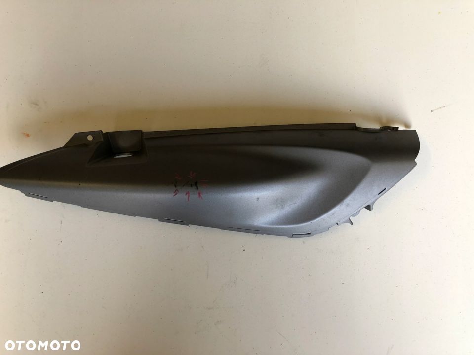 Suzuki DL-650 prawy zadupek ogon owiewka tył 11-15