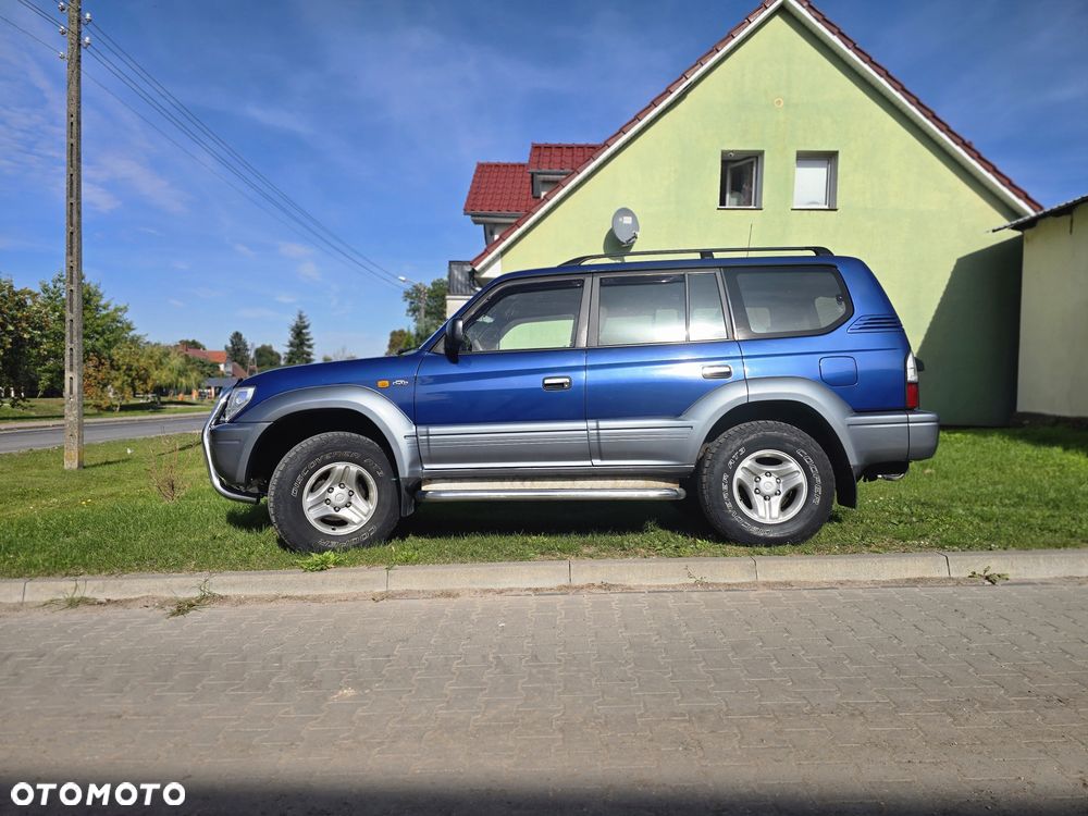 Toyota Land Cruiser 2001 photo 2