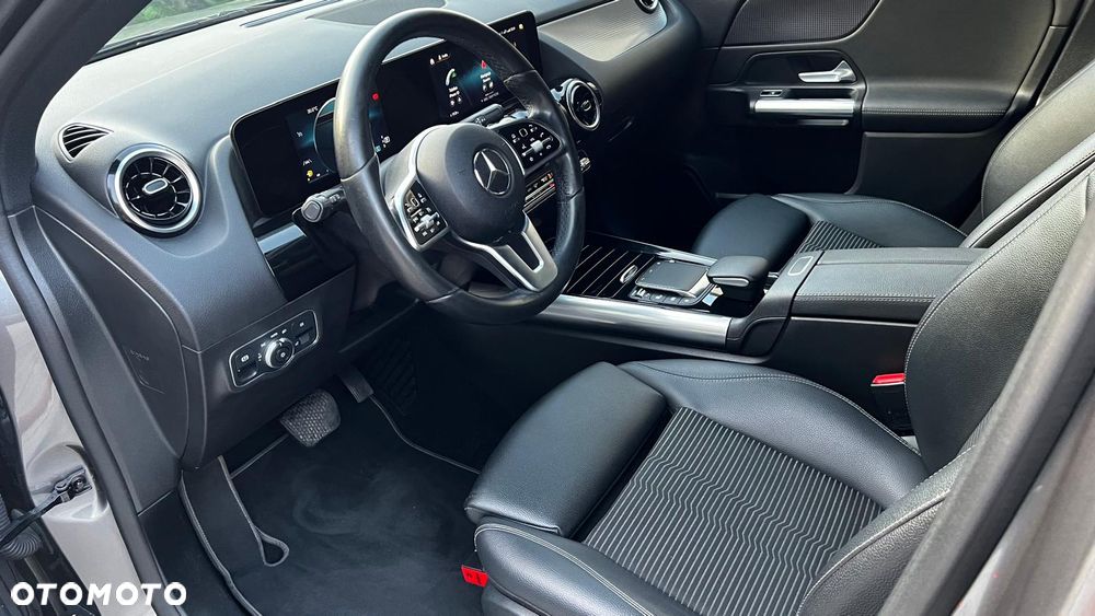 Mercedes-Benz GLA 200 - 21
