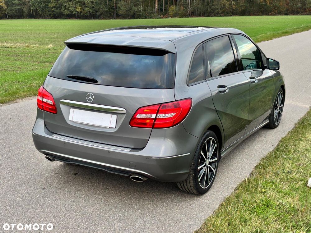 Mercedes-Benz Klasa B 220 d 4Matic 7G-DCT AMG Line - 22