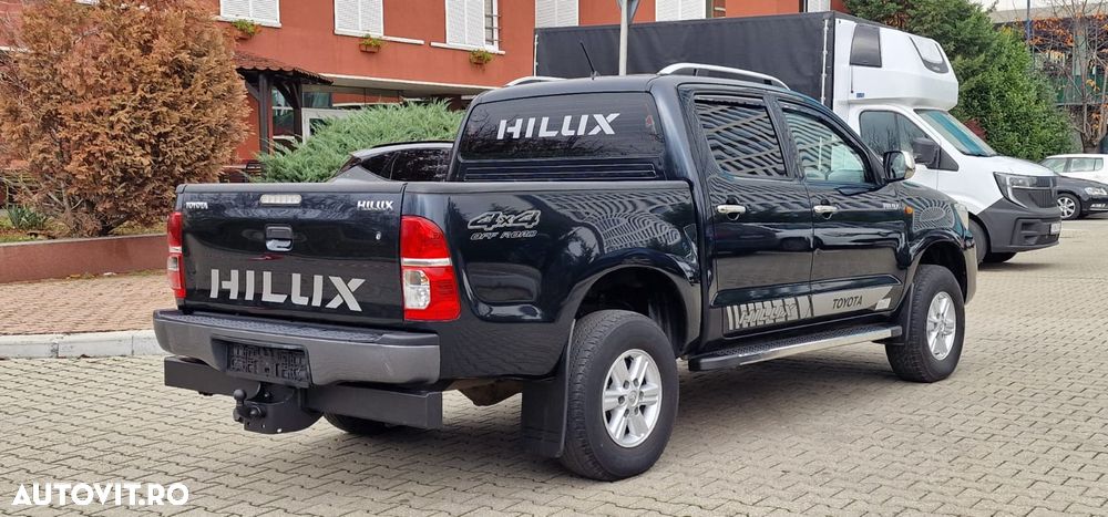 Toyota Hilux 4x4 Double Cab - 3