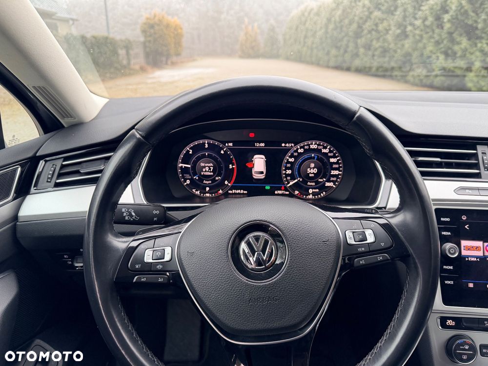 Volkswagen Passat 2.0 TDI SCR DSG Comfortline - 9