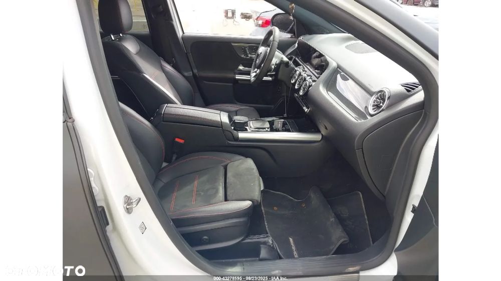 Mercedes-Benz GLA - 9