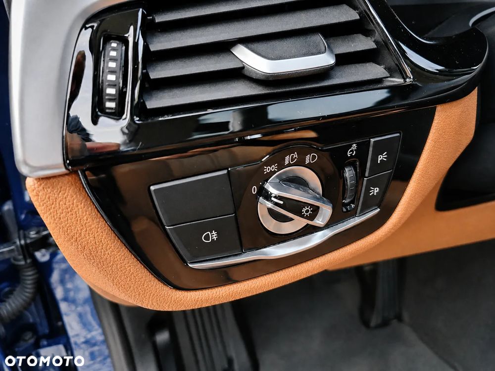 BMW Seria 5 540d xDrive mHEV - 15