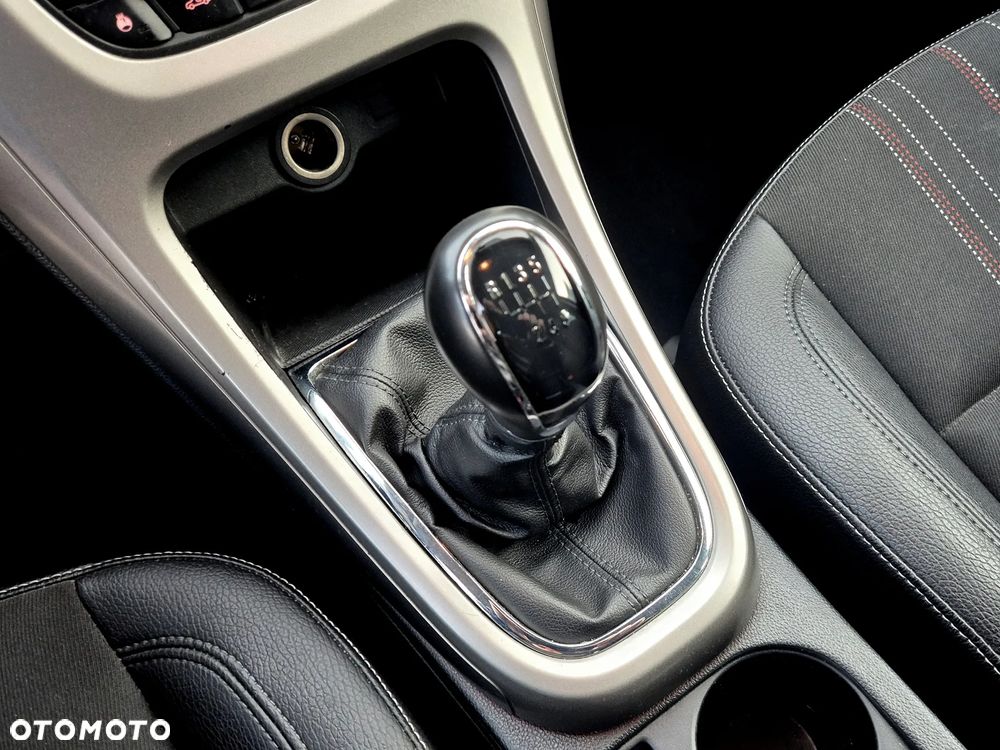 Opel Astra 1.4 Turbo 150 Jahre - 38