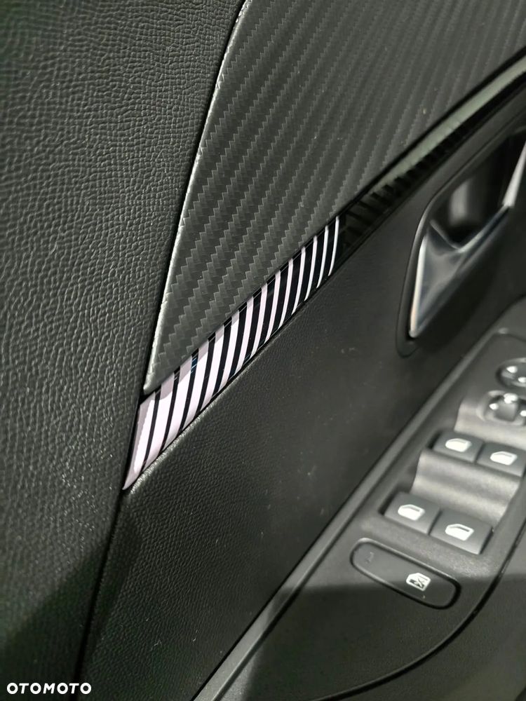 Peugeot 2008 PureTech mHEV Allure e-DCS6 - 18