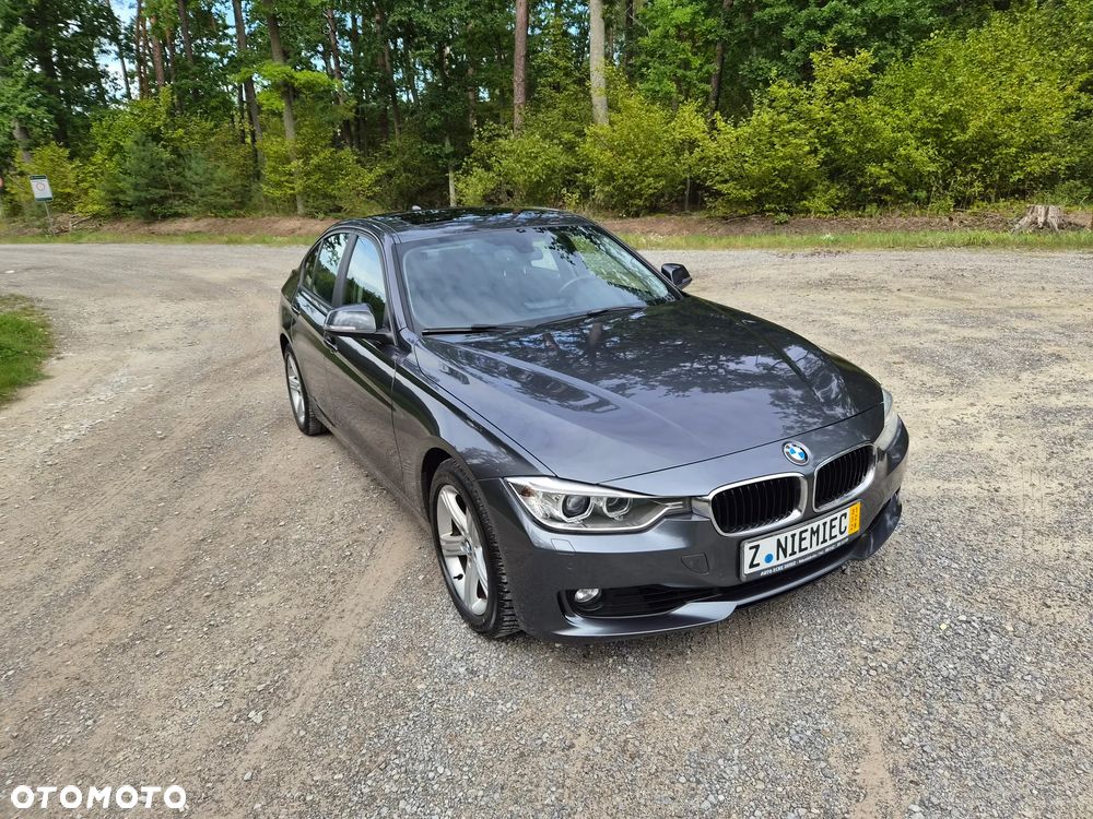 BMW Seria 3 320i - 11