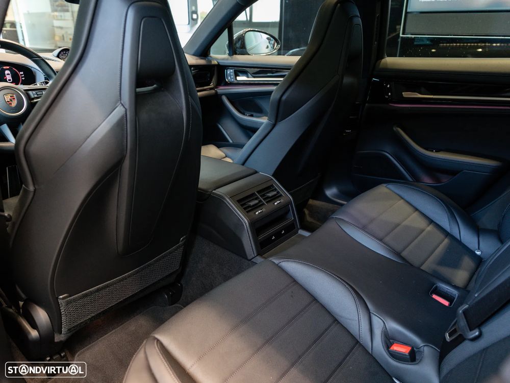 Porsche Panamera 4 E-Hybrid - 34
