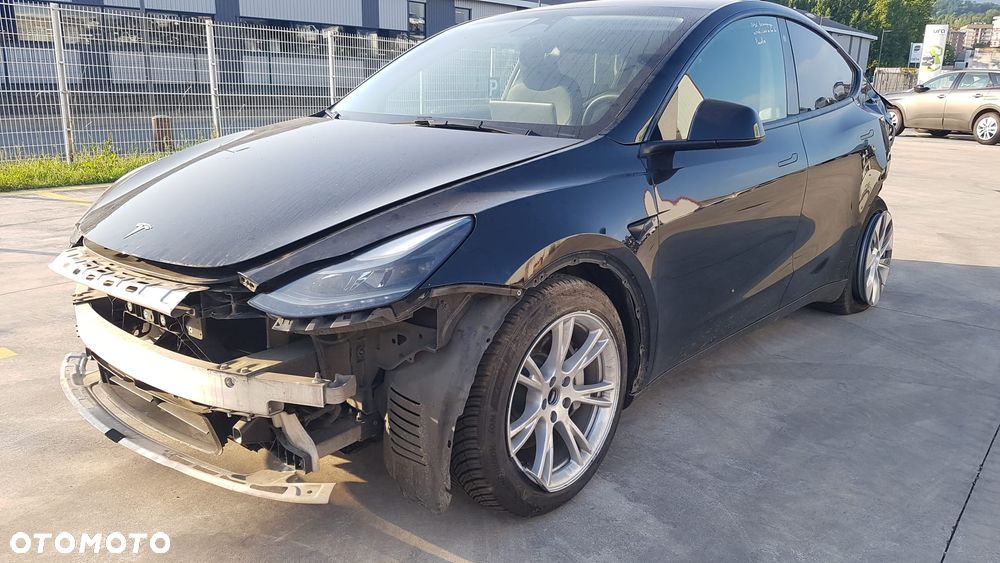 Tesla Model Y - 5