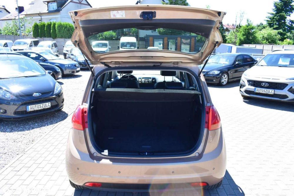 Kia Venga - 11