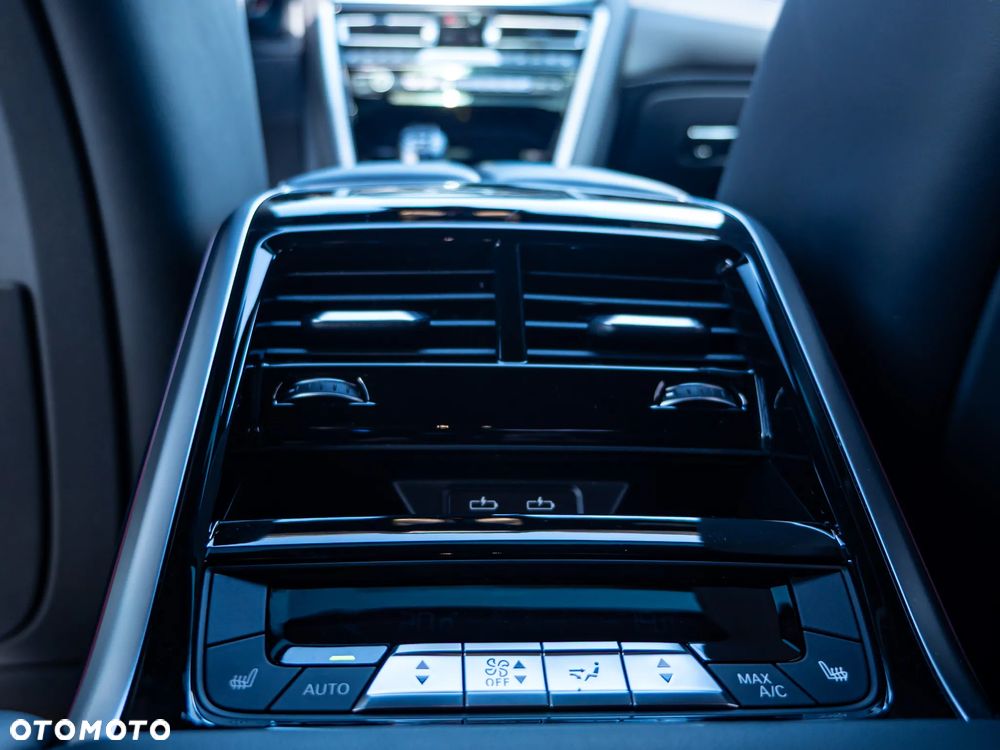 BMW Seria 8 - 34