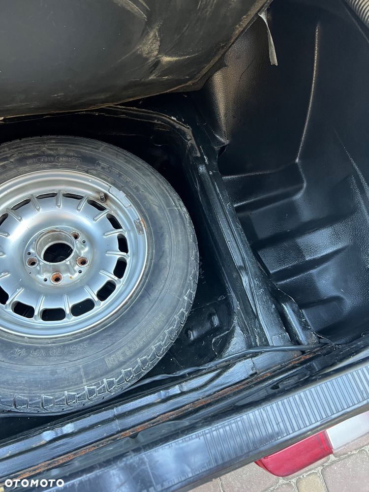 Mercedes-Benz W123 - 12