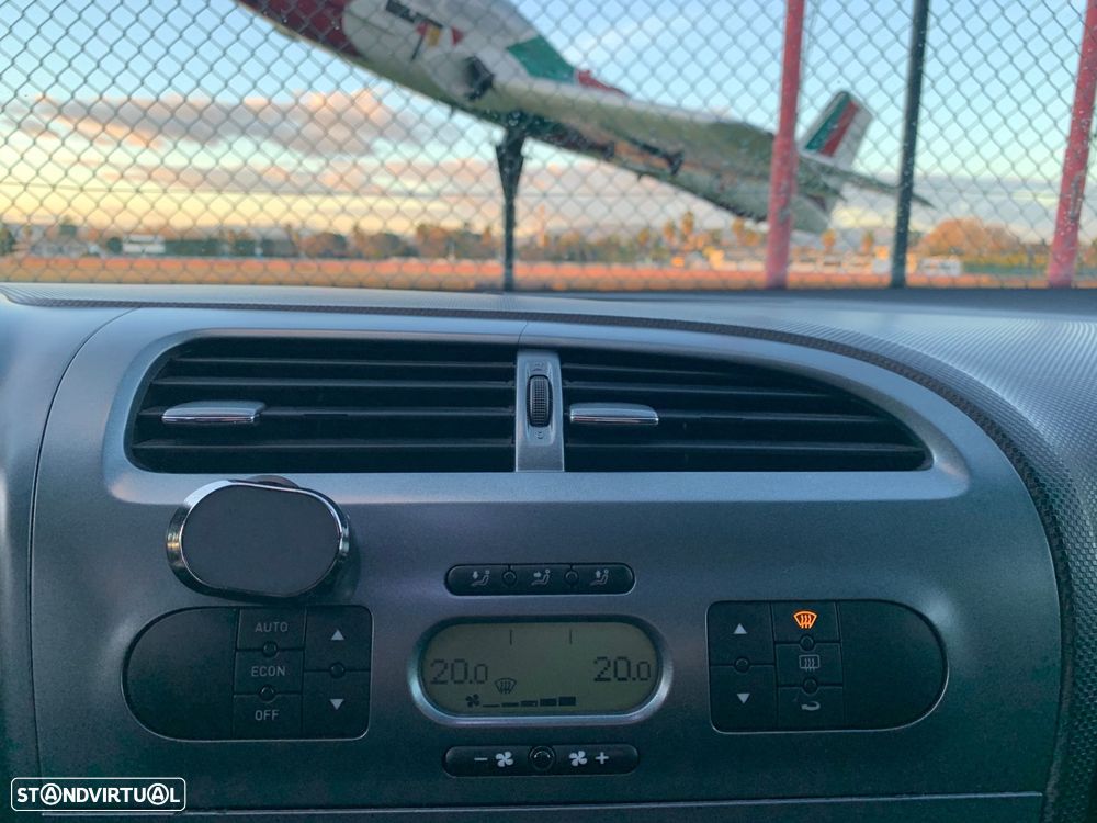 SEAT Leon 2.0 TDI FR DPF - 34