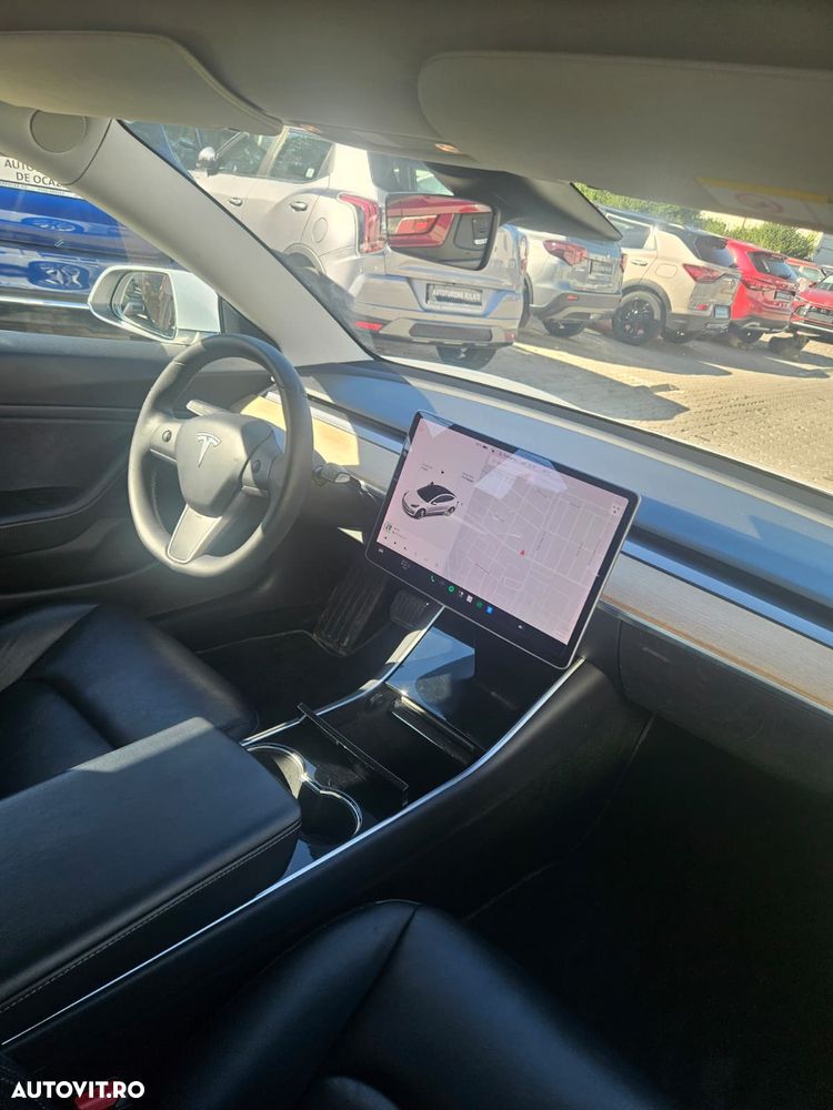 Tesla Model 3 - 8
