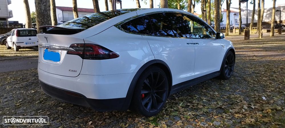 Tesla Model X - 6