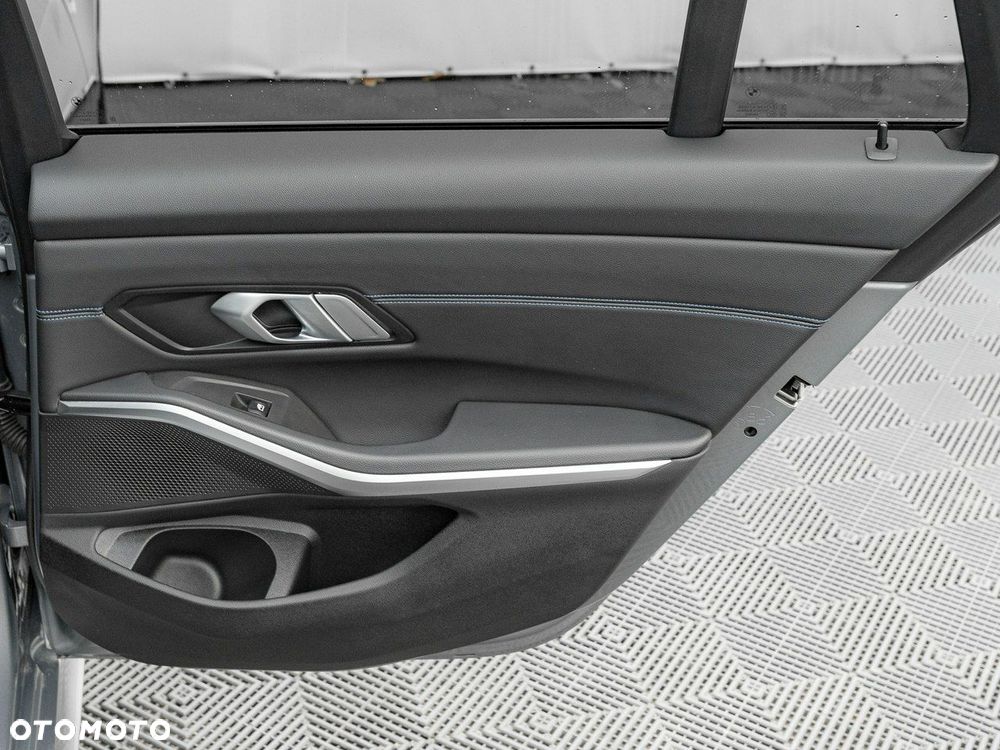 BMW Seria 3 320d xDrive M Sport sport - 27